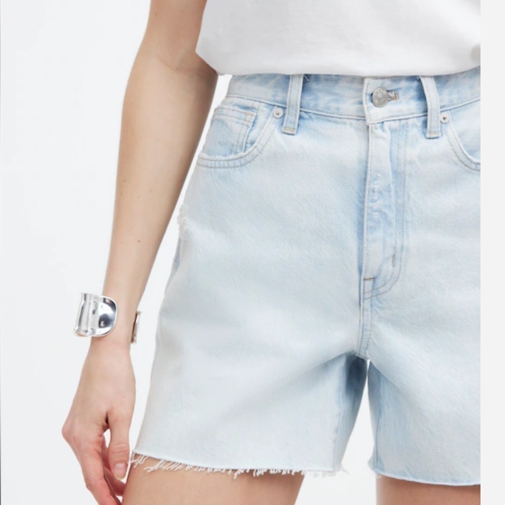 Madewell // EUC The '90s Mid-Length Jean Short in Pearlman Wash - Picture 5 of 10